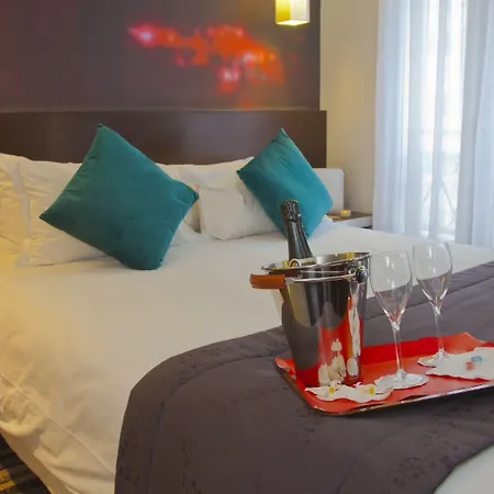 Hotel Lumières Montmartre Parigi