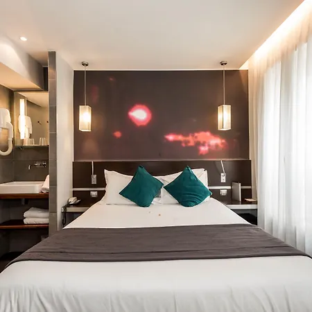 Lumières Montmartre Hotel 3*