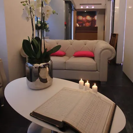 Hotel Lumières Montmartre Parigi