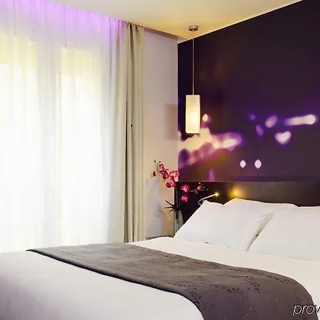 Hotel Lumières Montmartre Parigi