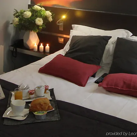 Lumières Montmartre Hotel 3*
