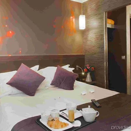 Lumières Montmartre Hotel