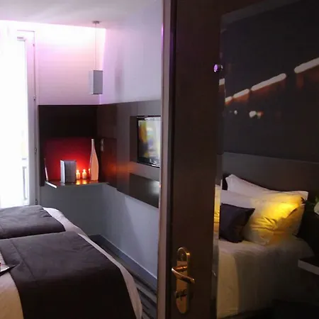 Lumières Montmartre Hotel 3*