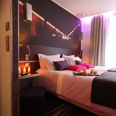 Lumières Montmartre Hotel 3*