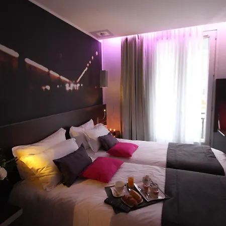 Hotel Lumières Montmartre Parigi
