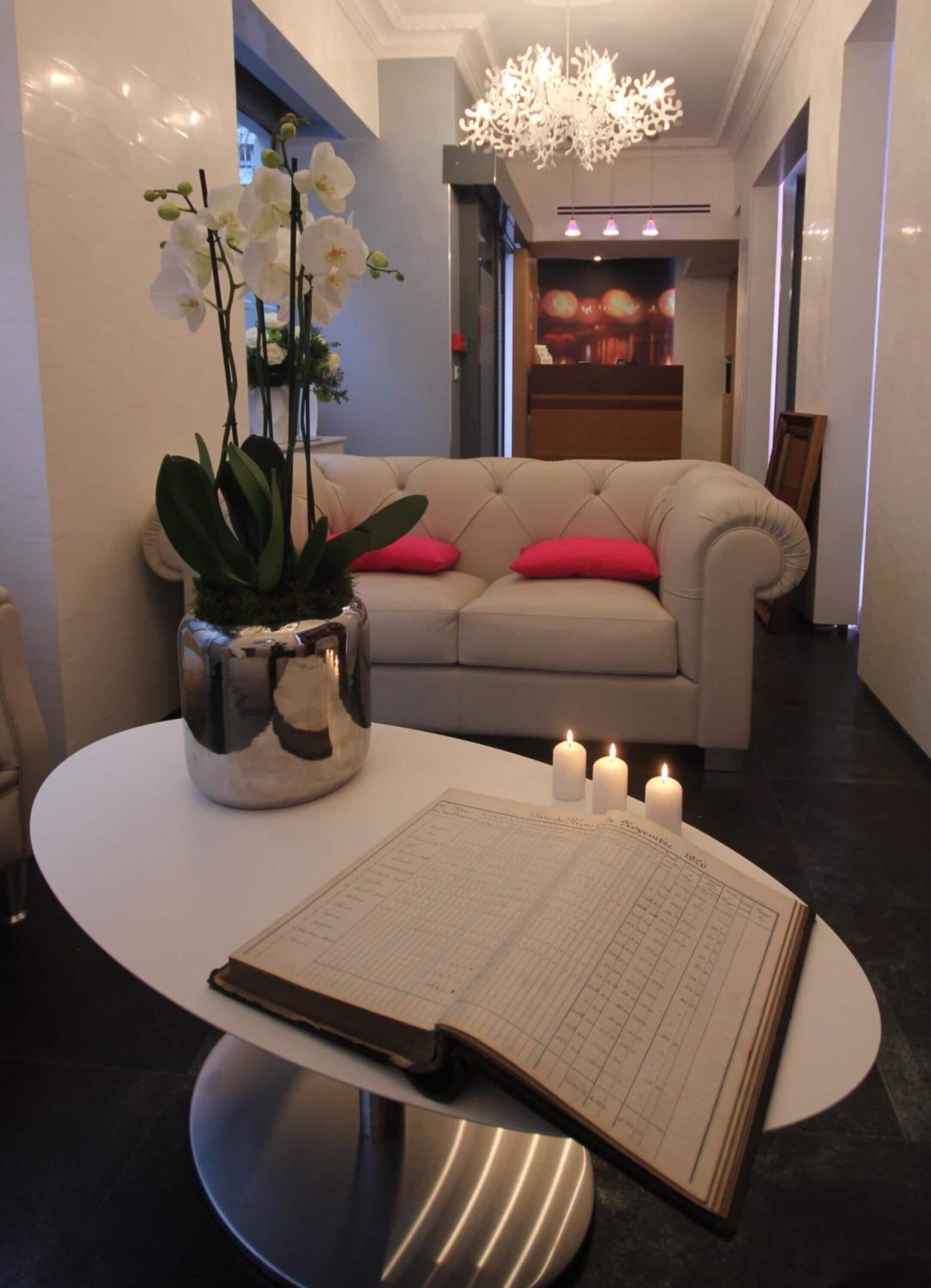 Hotel Lumieres Montmartre Paris