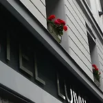 Hôtel Lumières Montmartre Paris