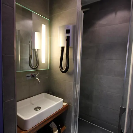 Lumieres Montmartre Hotel 3*