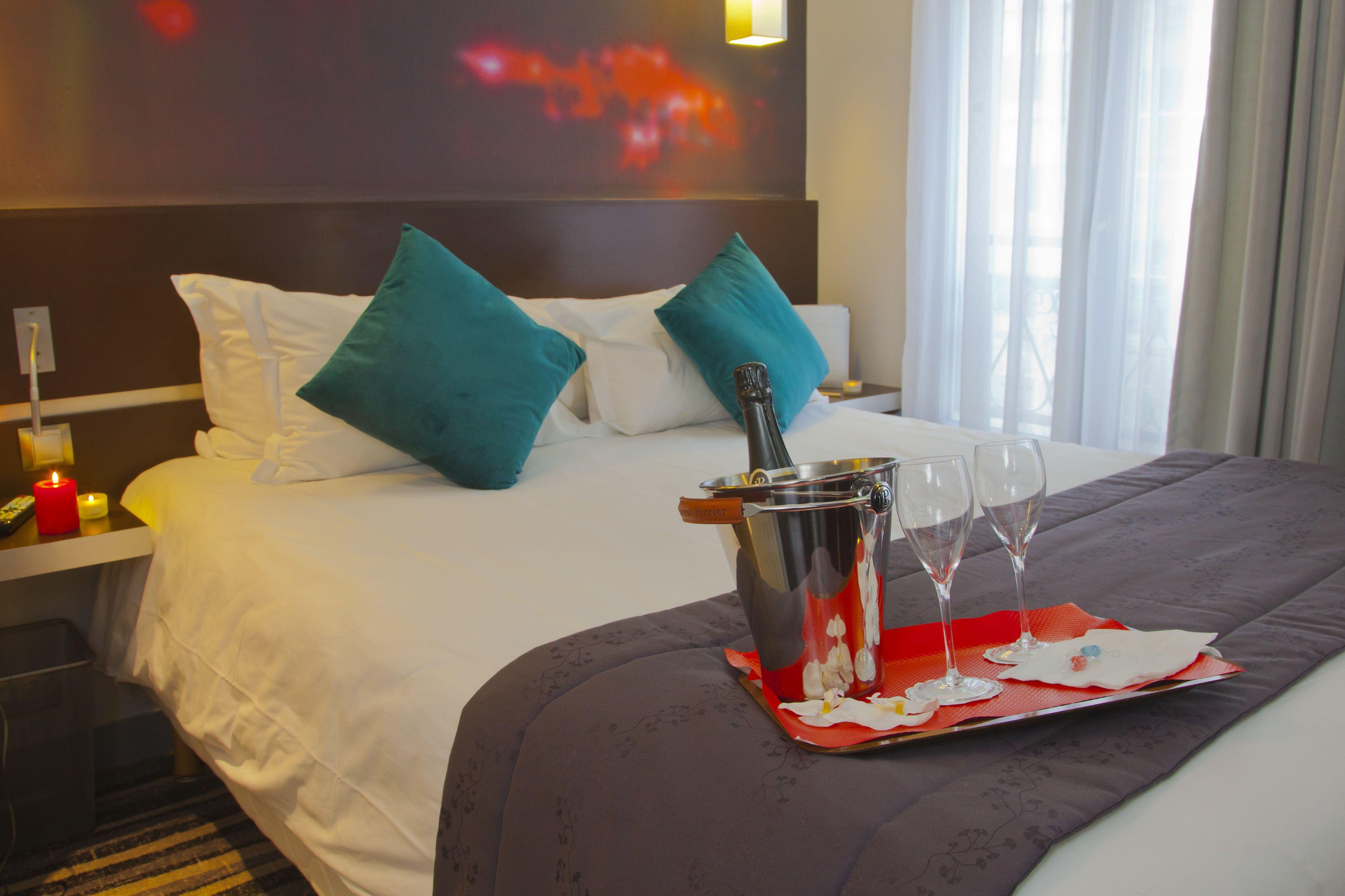 Hotel Lumières Montmartre Parigi