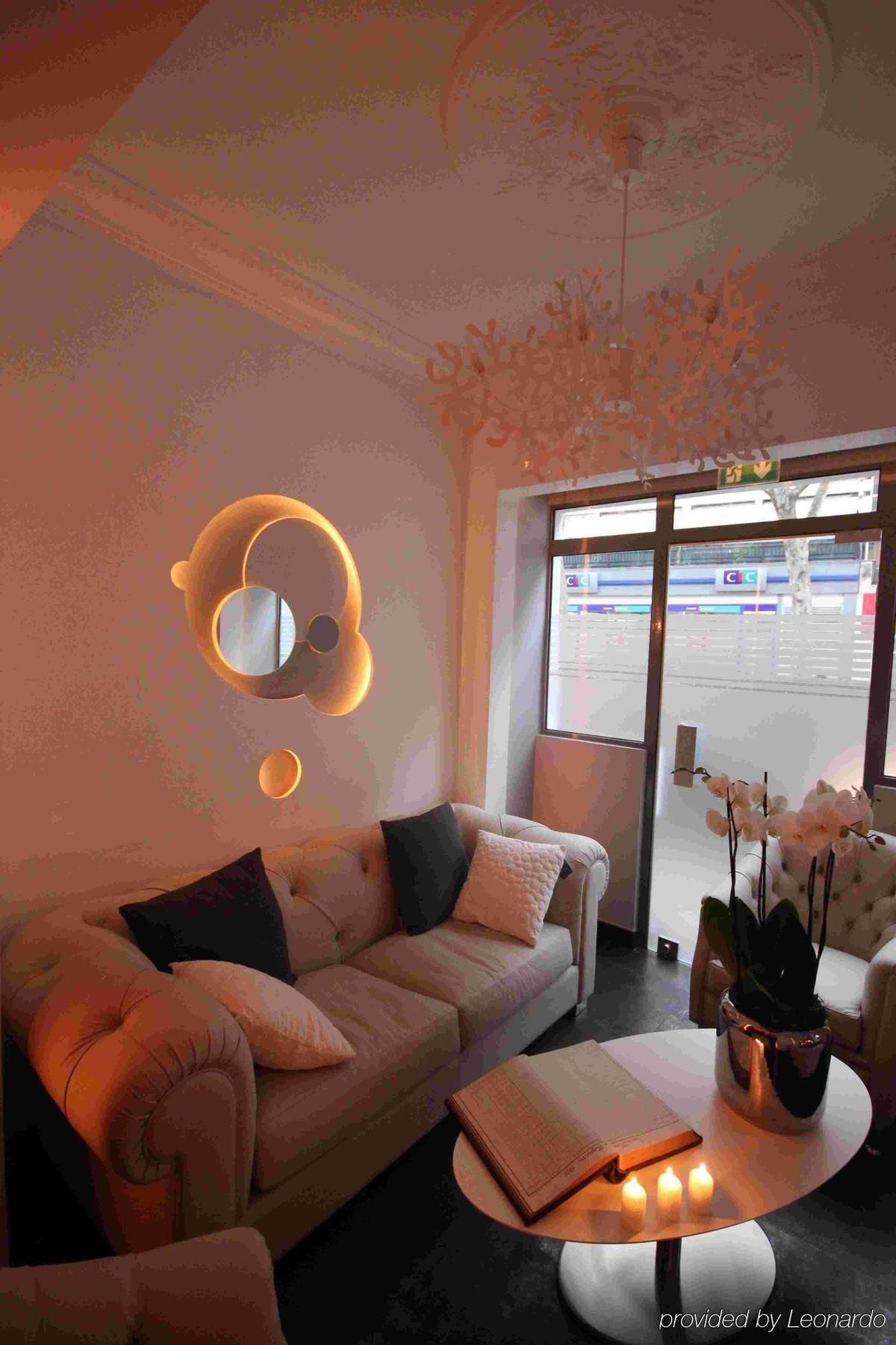 Lumières Montmartre Hotel