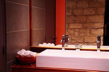 Lumières Montmartre 3*